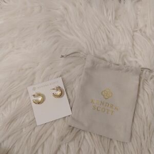 💖FIRM! NWT KENDRA SCOTT LIVY HUGGIE GOLD EARRINGS WITH DUST BAG